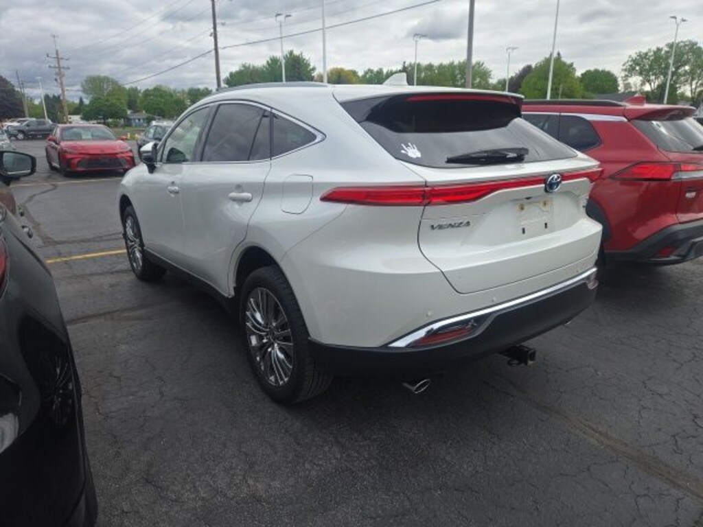 Used 2022 Toyota Venza XLE SUV