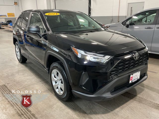 2024 Toyota RAV4 LE's photo