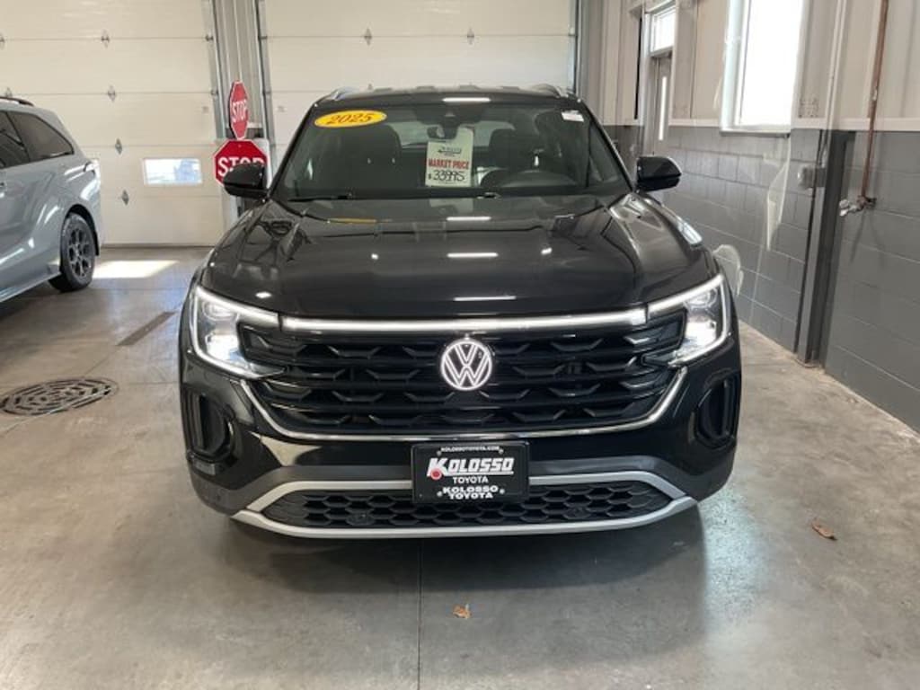 Used 2025 Volkswagen Atlas Cross Sport 2.0T SE w/Technology SUV