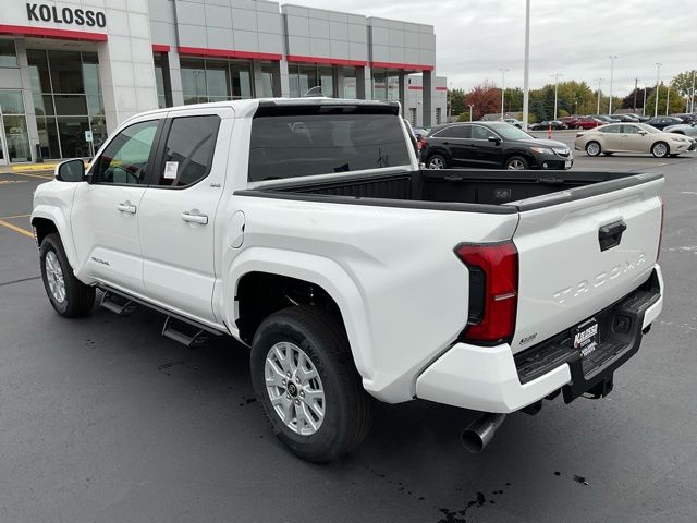 2025 Toyota Tacoma SR5 photo 4