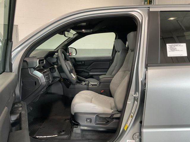 2026 Toyota Tacoma SR5 - Photo 14