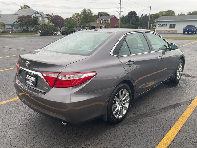 2015 Toyota Camry XLE photo 4