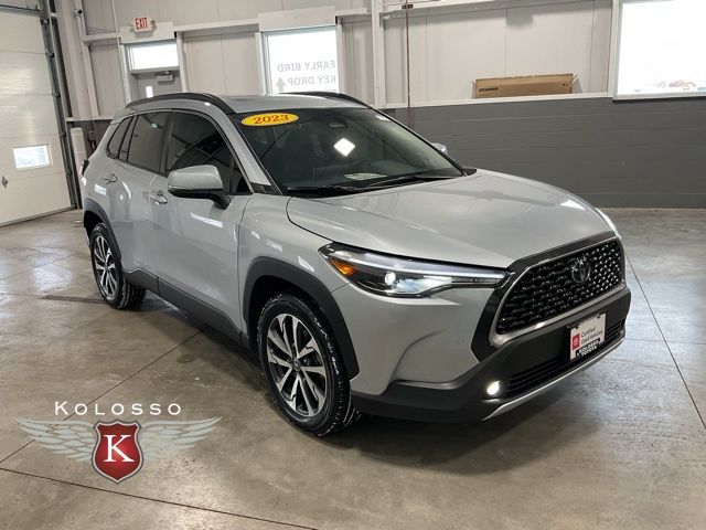 2023 Toyota Corolla Cross XLE's photo