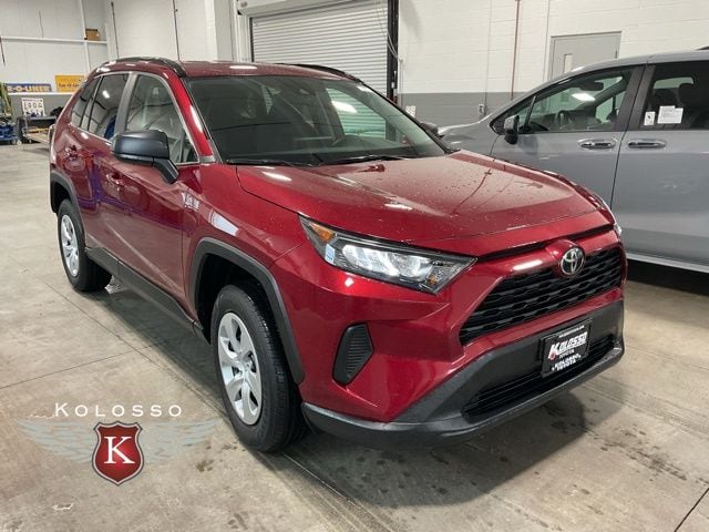 2019 Toyota RAV4 LE's photo