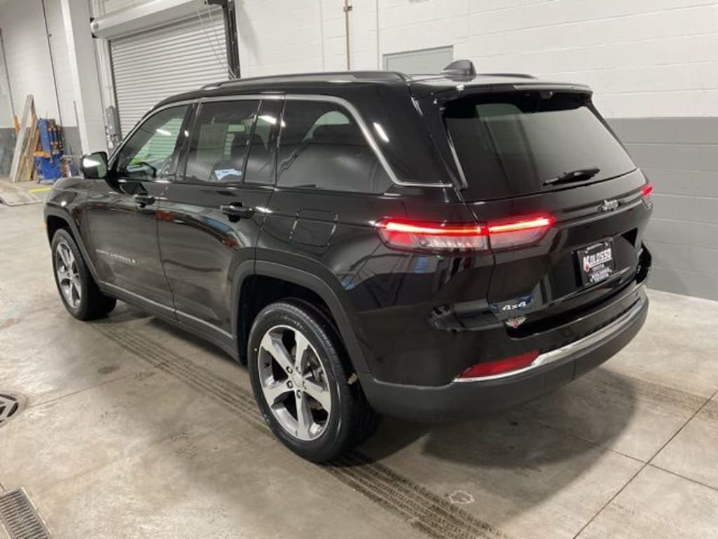 Used 2023 Jeep Grand Cherokee Limited SUV