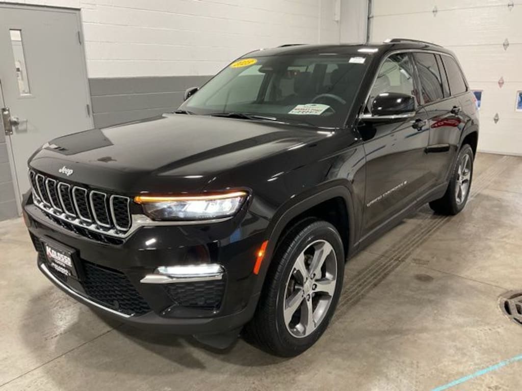 Used 2023 Jeep Grand Cherokee Limited SUV