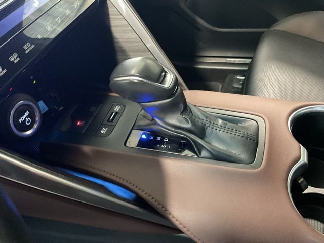 2023 Toyota Venza Limited - Photo 16