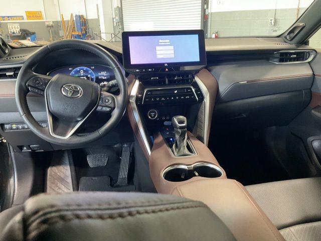 2023 Toyota Venza Limited - Photo 12