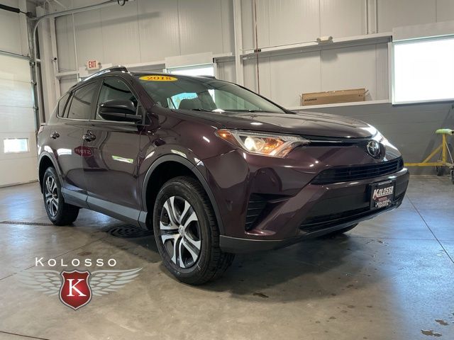 2018 Toyota RAV4 LE's photo