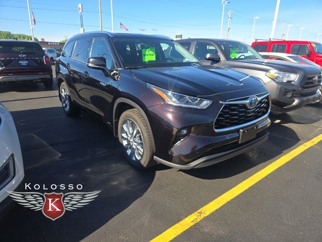 2021 Toyota Highlander Limited Hybrid 4x4's photo