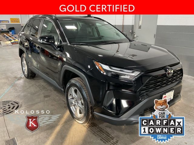 2025 Toyota RAV4 XLE's photo