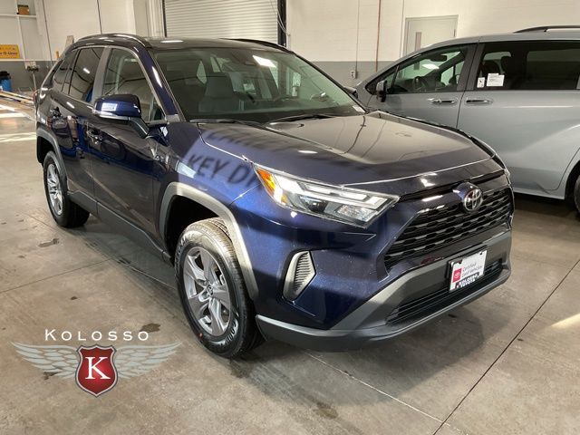 2025 Toyota RAV4 XLE's photo