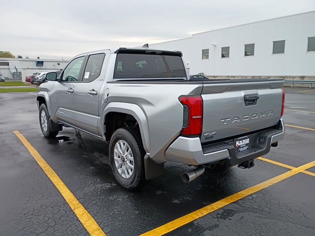2025 Toyota Tacoma SR5 4x4 Double Cab photo 4