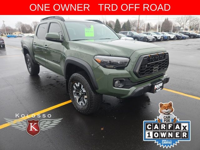 2022 Toyota Tacoma SR5's photo