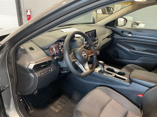2025 Nissan Altima SV - Photo 9
