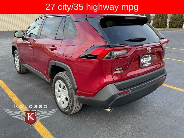 2020 Toyota RAV4 LE photo 4