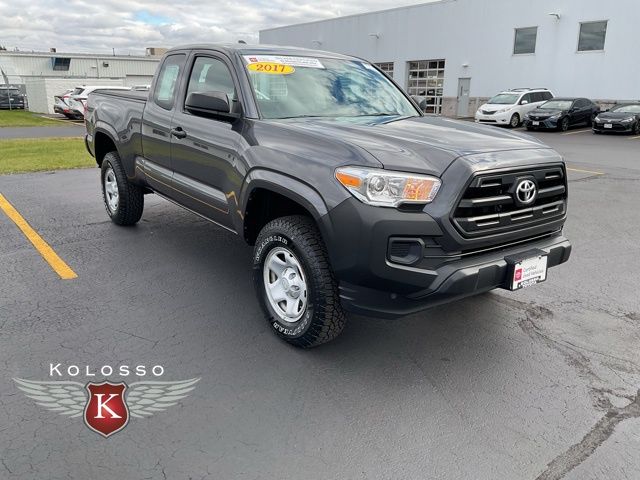 2017 Toyota Tacoma SR5's photo