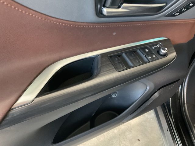 2023 Toyota Venza Limited - Photo 17