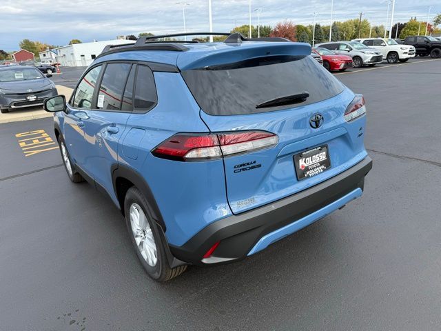 2026 Toyota Corolla Cross LE photo 4