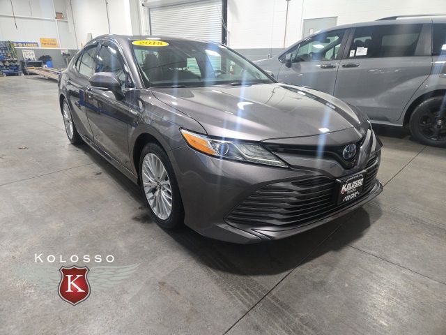 2018 Toyota Camry XLE Hybrid's photo