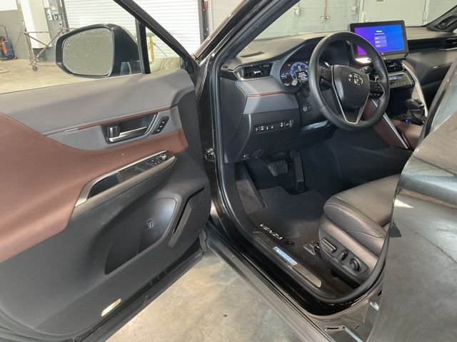 2023 Toyota Venza Limited - Photo 9