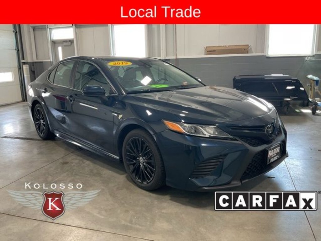Used 2019 Toyota Camry SE Sedan