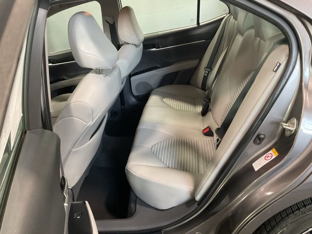 2018 Toyota Camry SE - Photo 18