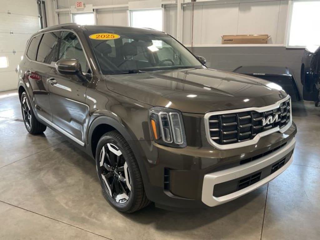 Used 2025 Kia Telluride S SUV