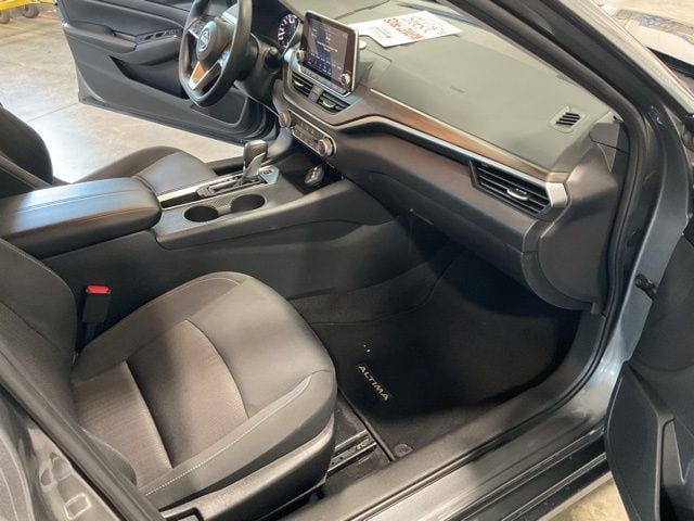 2025 Nissan Altima SV - Photo 19