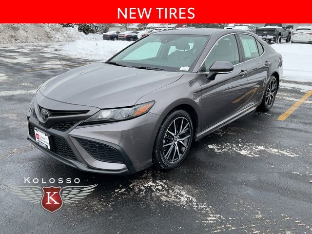 2023 Toyota Camry SE photo 3