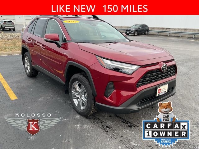 2025 Toyota RAV4 XLE's photo