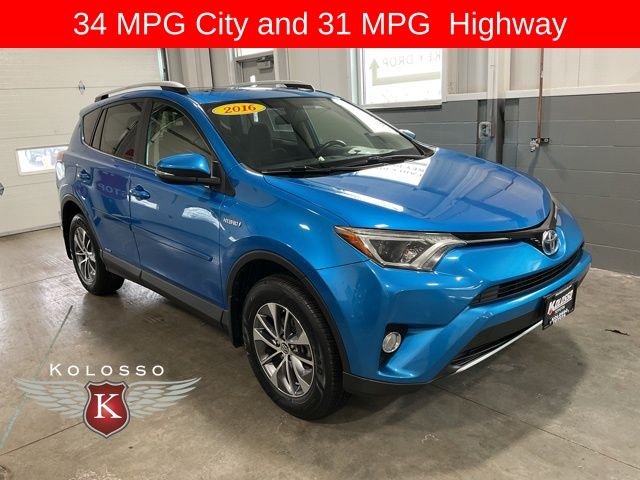 2016 Toyota RAV4 XLE's photo