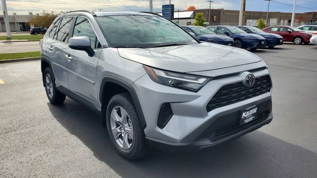 2025 Toyota RAV4 XLE's photo