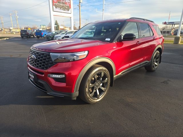 2022 Ford Explorer ST-Line photo 2