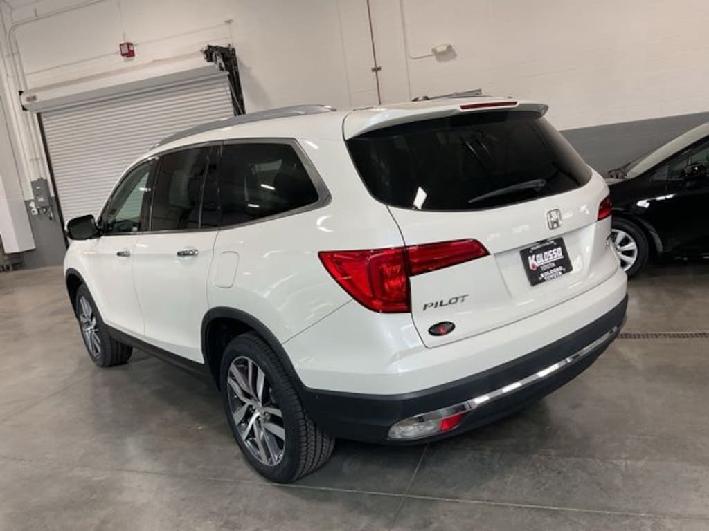 Used 2017 Honda Pilot Touring AWD SUV