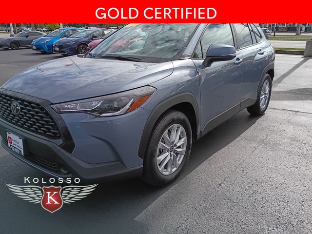 2024 Toyota Corolla Cross LE photo 3