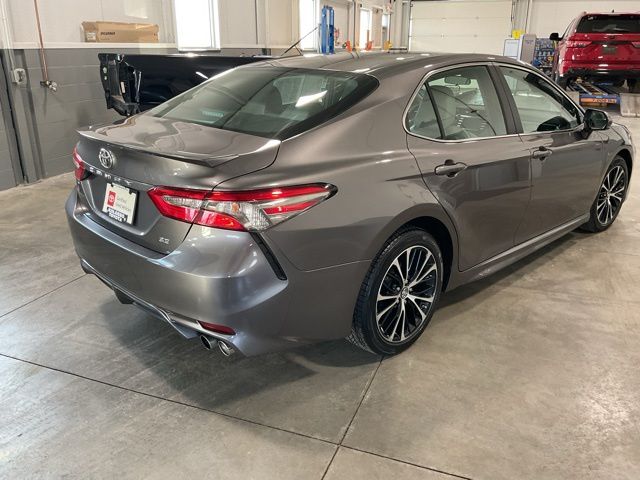 2018 Toyota Camry SE - Photo 6