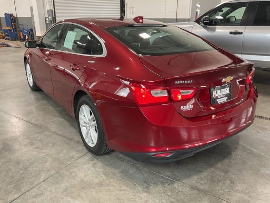 Used 2017 Chevrolet Malibu LT w/1LT Sedan