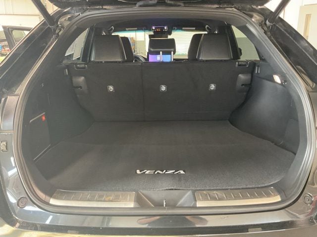 2023 Toyota Venza Limited - Photo 20