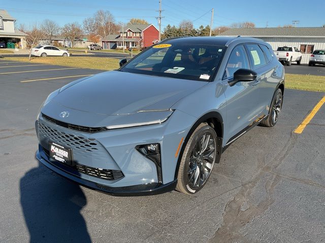 2025 Toyota Crown Signia Limited photo 3