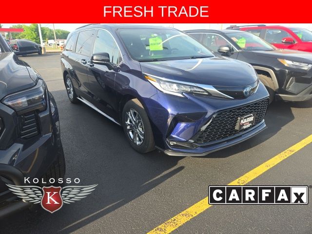 2022 Toyota Sienna XSE 7-Passenger Hybrid AWD's photo