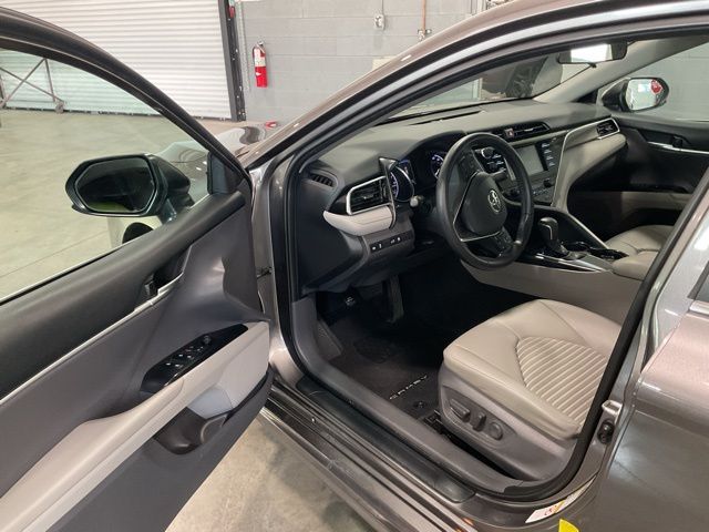 2018 Toyota Camry SE - Photo 9