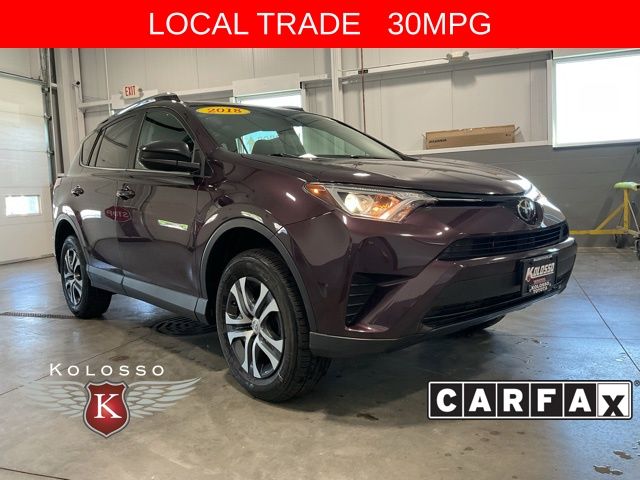 2018 Toyota RAV4 LE's photo
