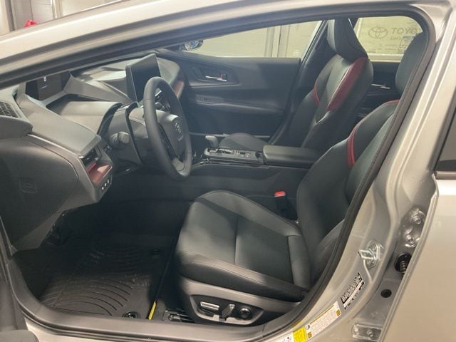 2026 Toyota Prius Plug-in Hybrid XSE - Photo 10