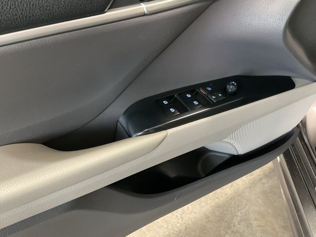 2018 Toyota Camry SE - Photo 17