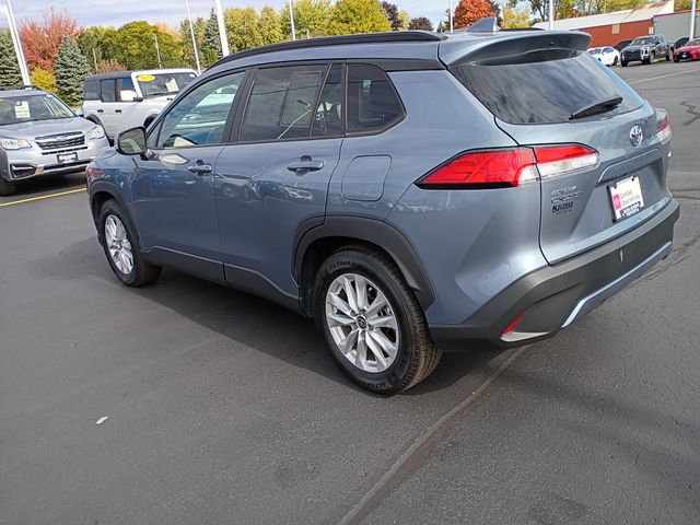 2024 Toyota Corolla Cross LE photo 4