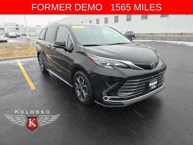 2025 Toyota Sienna Van Passenger Van 