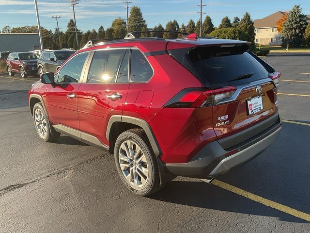 2022 Toyota RAV4 Limited photo 4