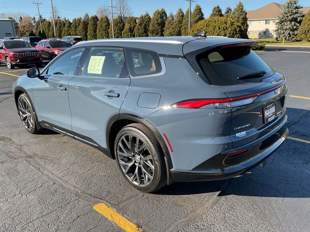 2025 Toyota Crown Signia Limited photo 4