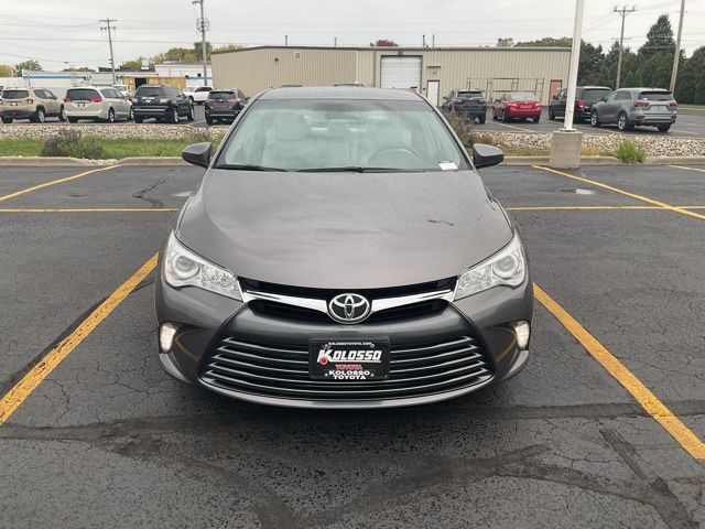 2015 Toyota Camry XLE photo 2